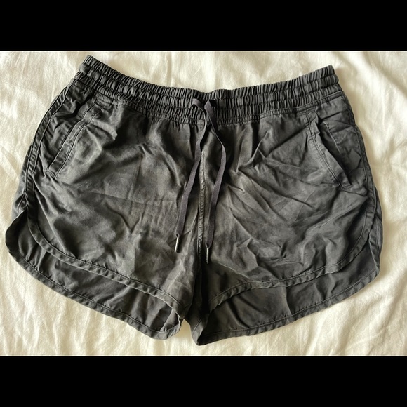 lululemon shorts - Picture 1 of 4